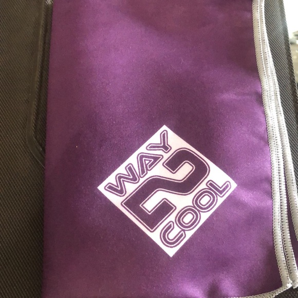 Cages Way 2 Cool Towel Microfiber Lightweight Cooling Towel Purple Gym Yoga New - Picture 3 of 5